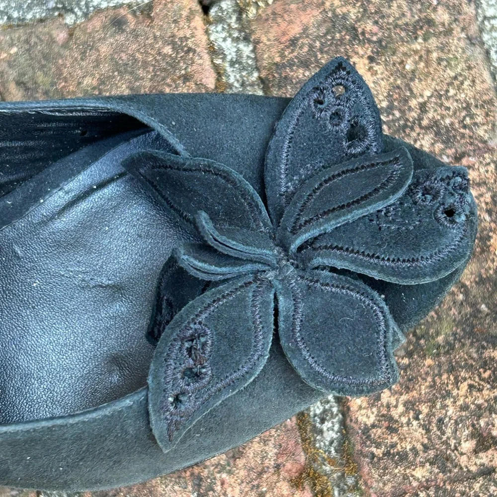 Charles David Black Wedge Heels y.